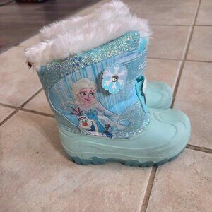 NEW Girls size 10 Frozen blue snow boots